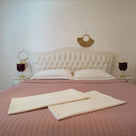 Peaceful Oasis With Pool בית נופש