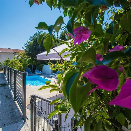 Peaceful Oasis With Pool בית נופש *