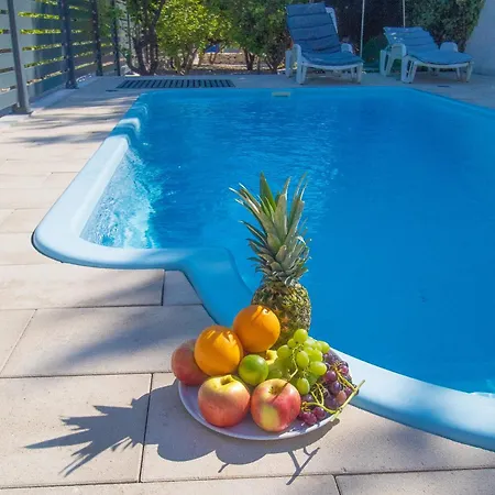 Peaceful Oasis With Pool בית נופש