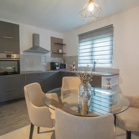 בית נופש Peaceful Oasis With Pool דרבניק