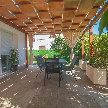 Peaceful Oasis With Pool