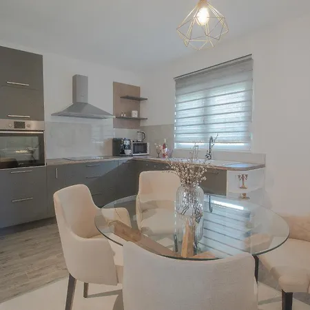 Peaceful Oasis With Pool בית נופש