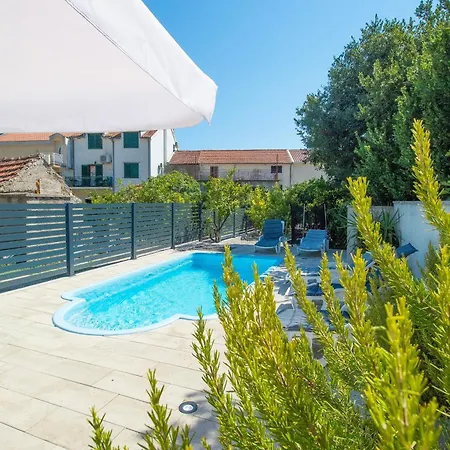 Peaceful Oasis With Pool בית נופש