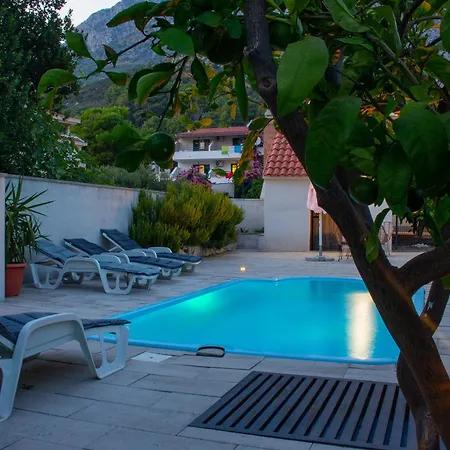 Peaceful Oasis With Pool