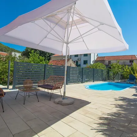 Peaceful Oasis With Pool בית נופש