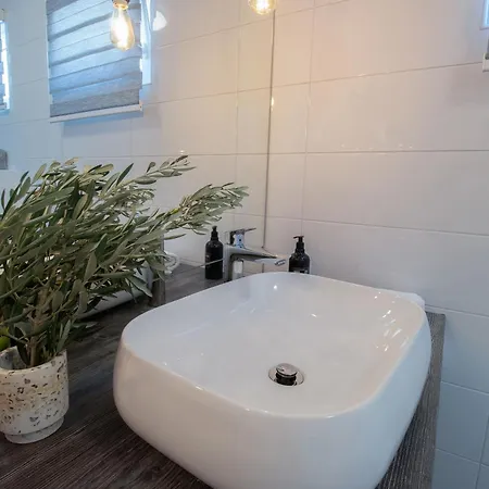 Peaceful Oasis With Pool בית נופש *