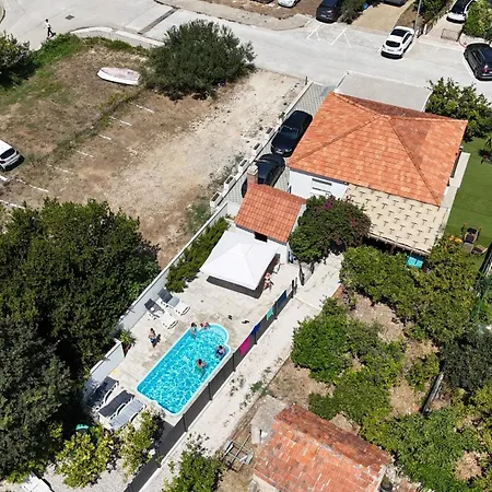 Peaceful Oasis With Pool Feriehus Drvenik (Split-Dalmatia)